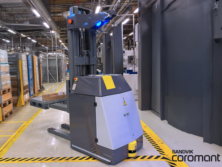 Safer Logistics in a Smart Factory Powerhouse | MAXAGV